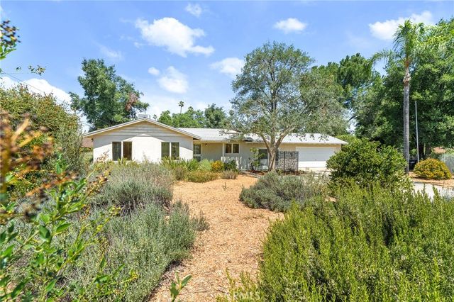 1040 W Crescent Avenue, Redlands, CA 92373
