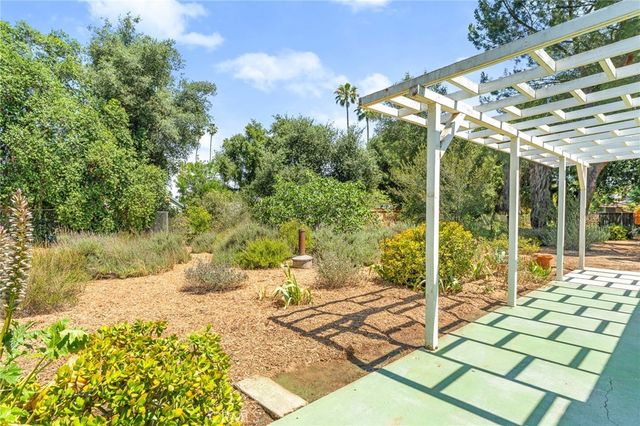 1040 W Crescent Avenue, Redlands, CA 92373