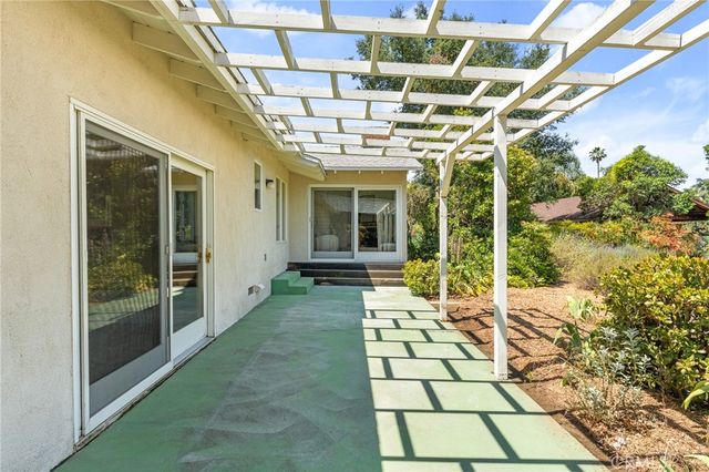 1040 W Crescent Avenue, Redlands, CA 92373