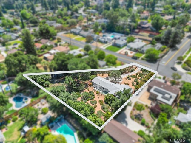 1040 W Crescent Avenue, Redlands, CA 92373