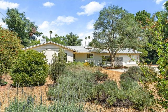 1040 W Crescent Avenue, Redlands, CA 92373