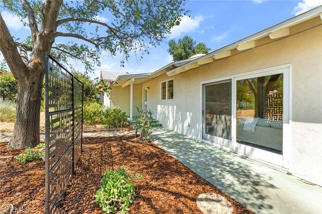 1040 W Crescent Avenue, Redlands, CA 92373