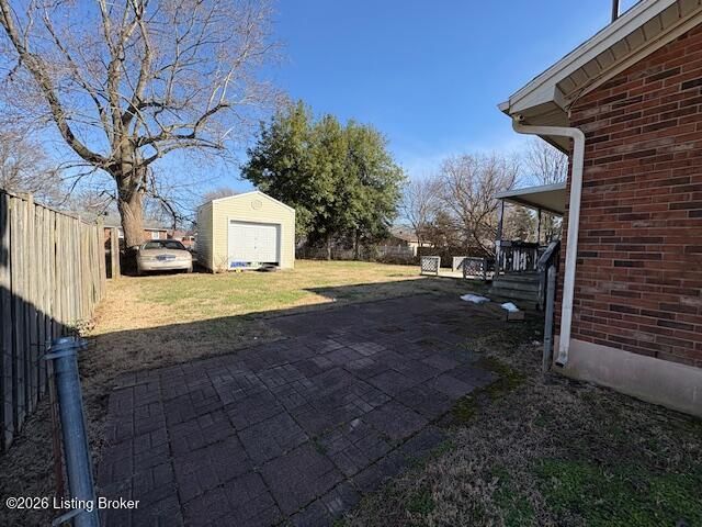 8405 Glenmore Ln, Louisville, KY 40258