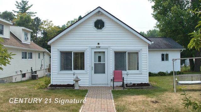 728 Bay Road, Bay City, MI 48706