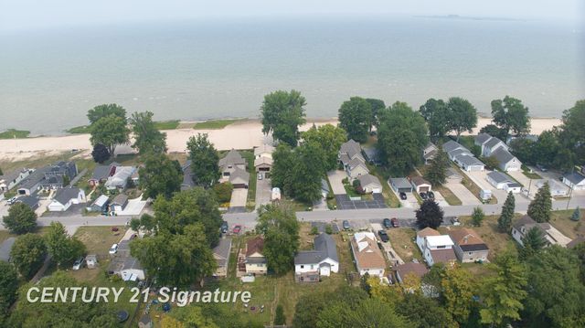 728 Bay Road, Bay City, MI 48706