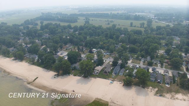 728 Bay Road, Bay City, MI 48706