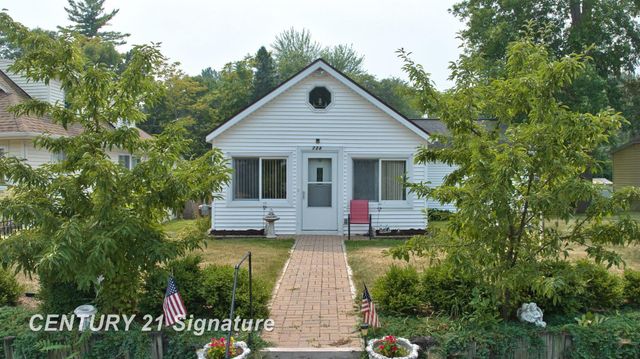 728 Bay Road, Bay City, MI 48706