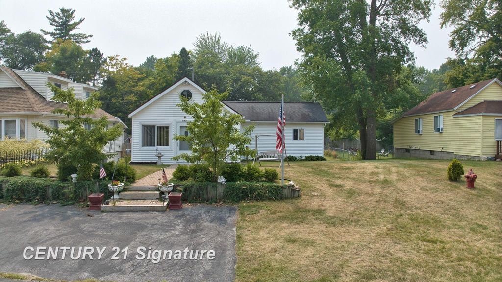728 Bay Road, Bay City, MI 48706