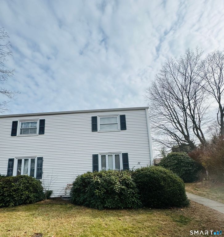 11 Trefoil Court, Fairfield, CT 06825