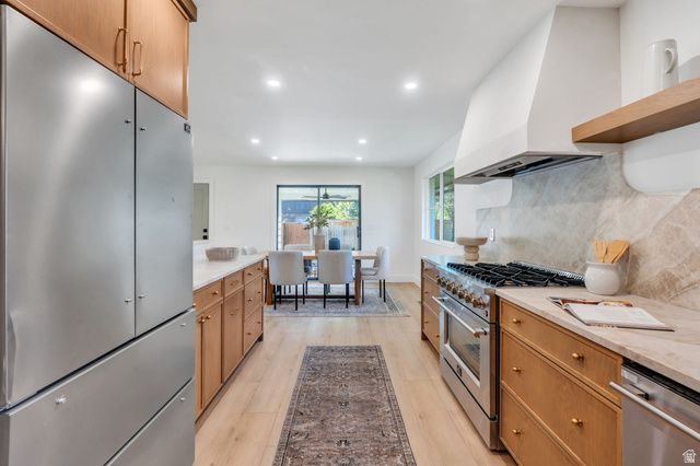 2050 E WILDWOOD DR, Holladay, UT 84121