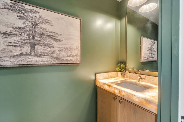 2050 E WILDWOOD DR, Holladay, UT 84121