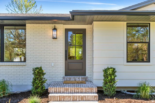 2050 E WILDWOOD DR, Holladay, UT 84121