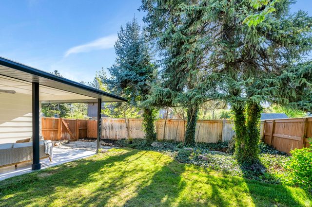 2050 E WILDWOOD DR, Holladay, UT 84121