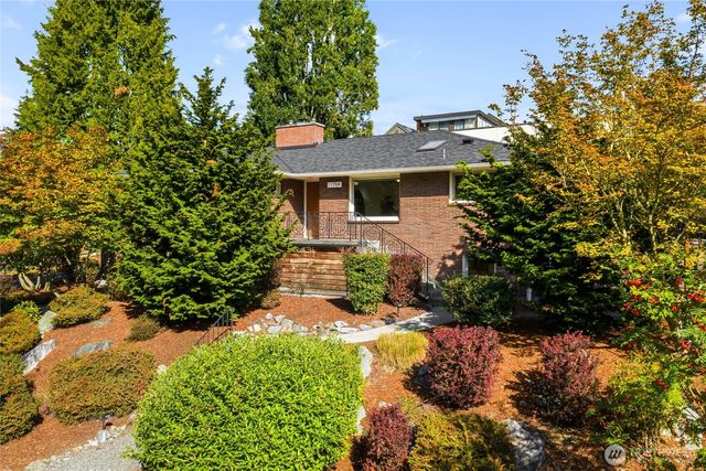 11704 Palatine Avenue N, Seattle, WA 98133