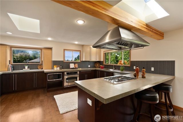 11704 Palatine Avenue N, Seattle, WA 98133