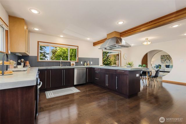11704 Palatine Avenue N, Seattle, WA 98133