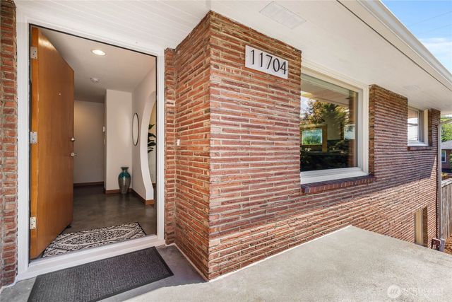 11704 Palatine Avenue N, Seattle, WA 98133