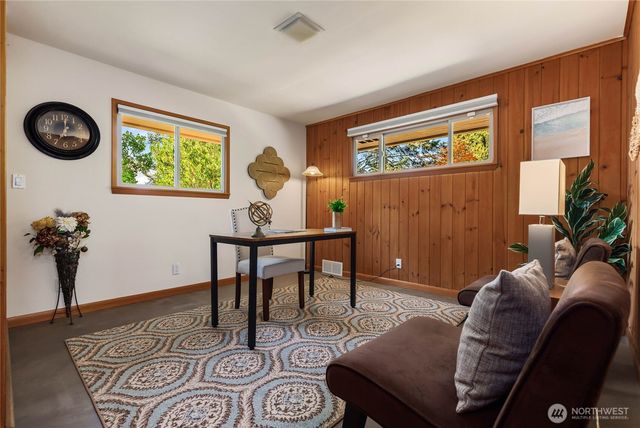 11704 Palatine Avenue N, Seattle, WA 98133