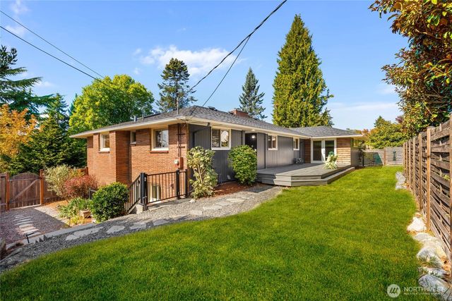 11704 Palatine Avenue N, Seattle, WA 98133