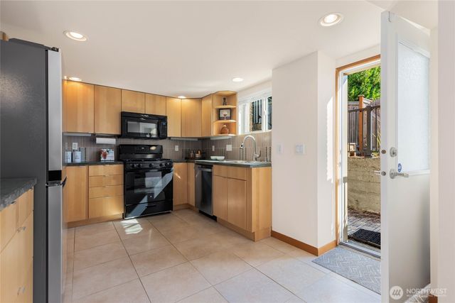 11704 Palatine Avenue N, Seattle, WA 98133