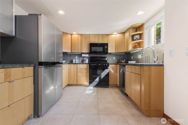 11704 Palatine Avenue N, Seattle, WA 98133