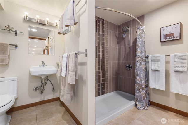 11704 Palatine Avenue N, Seattle, WA 98133