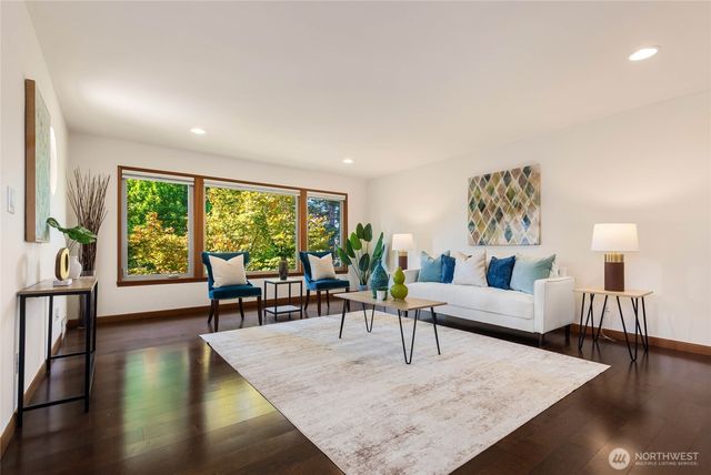 11704 Palatine Avenue N, Seattle, WA 98133