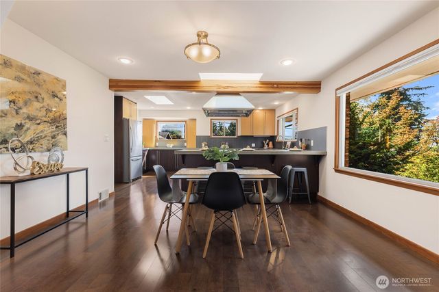 11704 Palatine Avenue N, Seattle, WA 98133