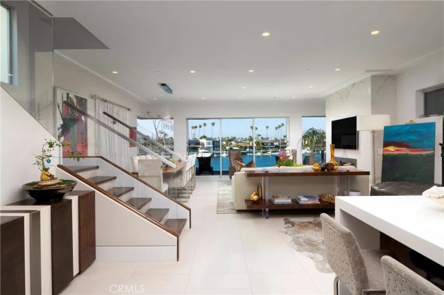 5517 E Ocean, Long Beach, CA 90803