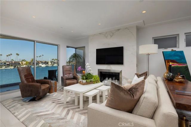 5517 E Ocean, Long Beach, CA 90803