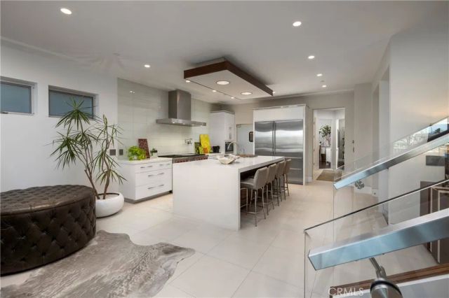 5517 E Ocean, Long Beach, CA 90803