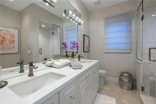 5517 E Ocean, Long Beach, CA 90803