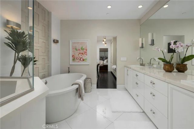 5517 E Ocean, Long Beach, CA 90803