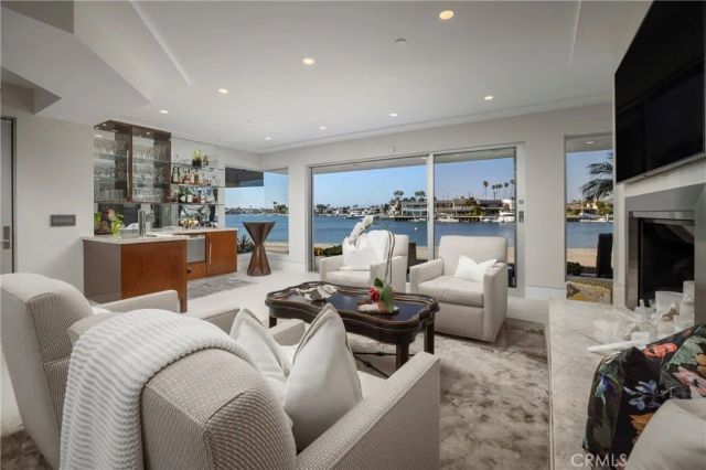 5517 E Ocean, Long Beach, CA 90803