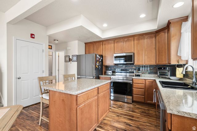 4669 W GREENSAND DR, West Jordan, UT 84084