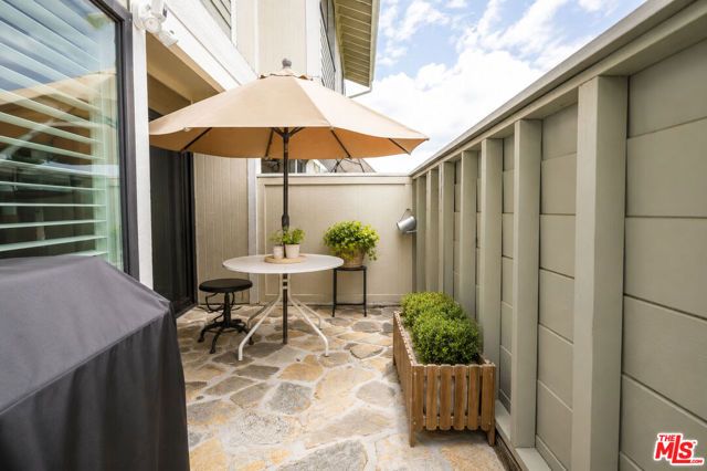 27066 Hidaway Avenue 4, Santa Clarita, CA 91351