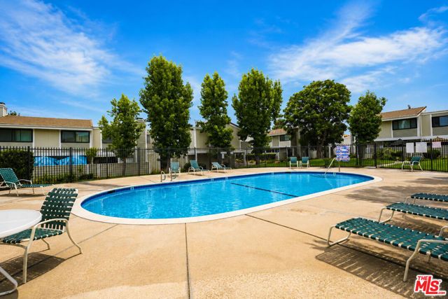 27066 Hidaway Avenue 4, Santa Clarita, CA 91351