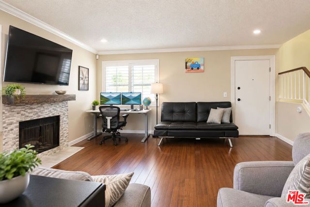 27066 Hidaway Avenue 4, Santa Clarita, CA 91351