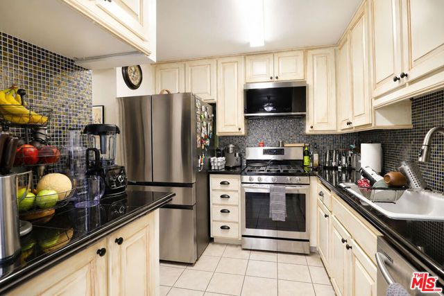 27066 Hidaway Avenue 4, Santa Clarita, CA 91351