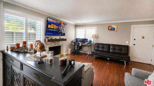 27066 Hidaway Avenue 4, Santa Clarita, CA 91351