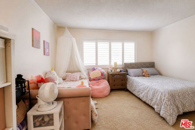 27066 Hidaway Avenue 4, Santa Clarita, CA 91351