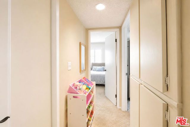27066 Hidaway Avenue 4, Santa Clarita, CA 91351