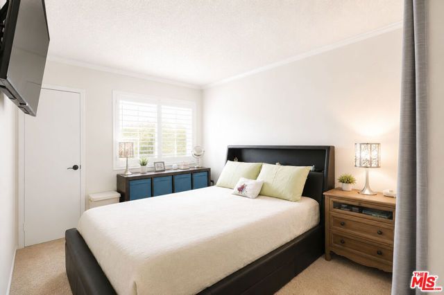 27066 Hidaway Avenue 4, Santa Clarita, CA 91351