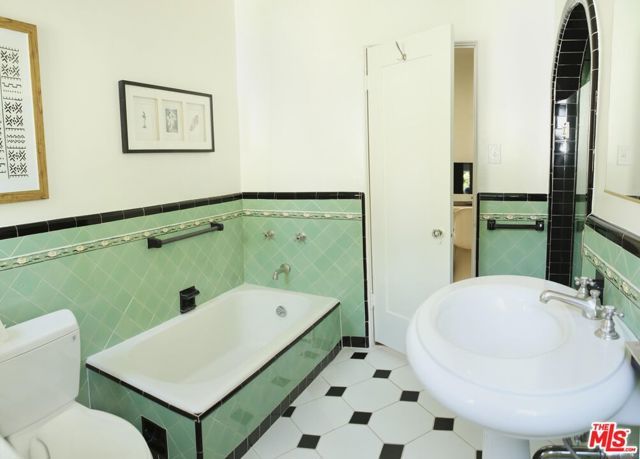 146 N La Peer Drive, West Hollywood, CA 90048
