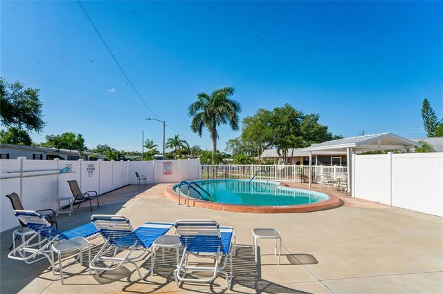 6950 46TH AVENUE N 1, St Petersburg, FL 33709