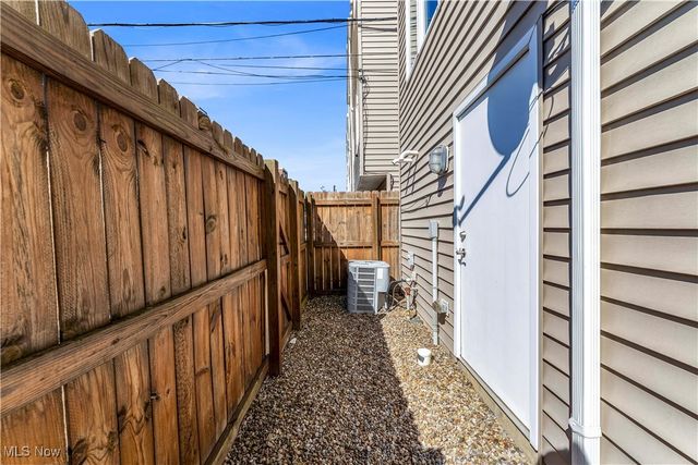 5707 Bridge Avenue, Cleveland, OH 44102