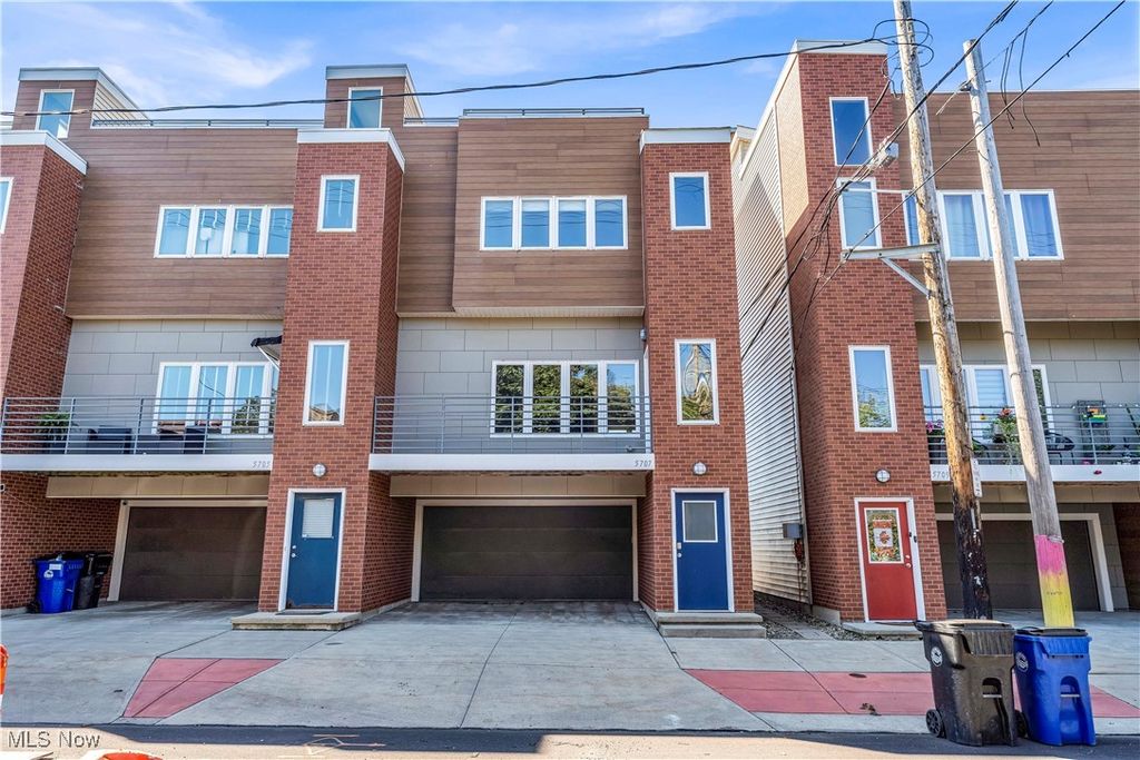 5707 Bridge Avenue, Cleveland, OH 44102