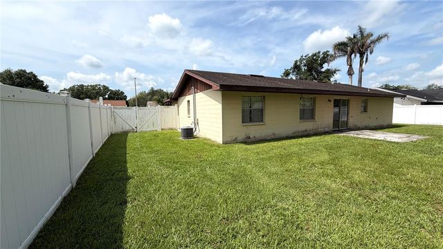 2016 WOODBRIDGE LANE, Lakeland, FL 33813