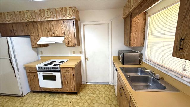 2016 WOODBRIDGE LANE, Lakeland, FL 33813