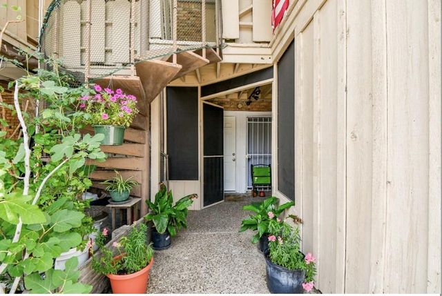 7233 Beechnut Street A, Houston, TX 77074